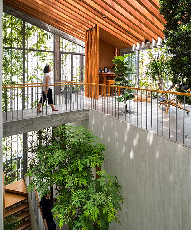 Lồng ghép cây xanh, giếng trời và vật liệu tự nhiên, tạo không gian sống trong lành, thư thái