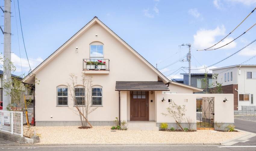 Nhà mái dốc thông thường đón gió như thế nào?